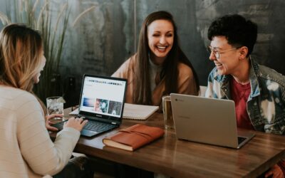 Se reconvertir dans l’informatique en 2026 : le guide complet